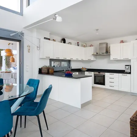 Luxury Oceania With Private Infinity Pool לינדוס