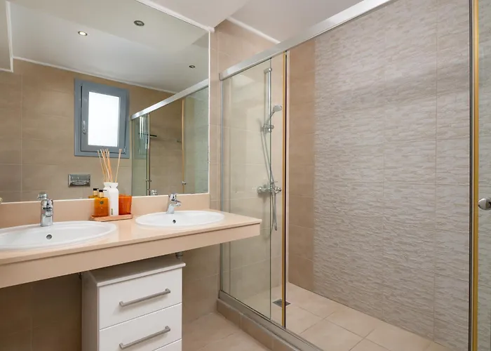 Luxury Oceania With Private Infinity Pool * لينثوس